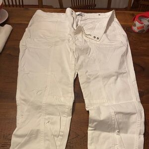 NWOT Mid-Rise Pret-A-Pedi  Crop Pants White House Black Market